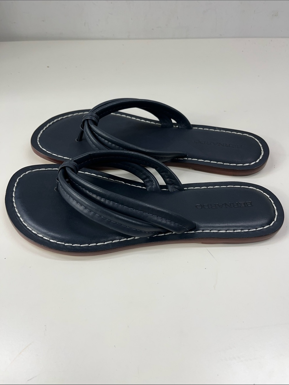 Bernardo Navy Leather Knot Toe Thong Sandals - Picture 3 of 6